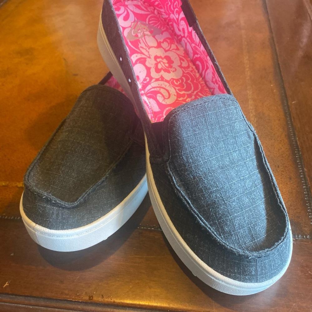 Roxy Black Casual Slip-On Flats with White Sole